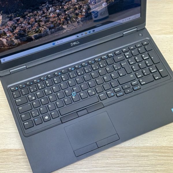 Dell Latitude 5590 | 15,6 FHD Сенсорний | Intel i5 8 Gen | 16 GB DDR4 | 256 GB SSD | Windows 11 Pro | - Зображення 3